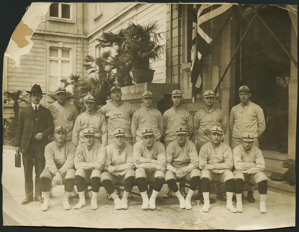  Black and white photograph of an old baseball team. 